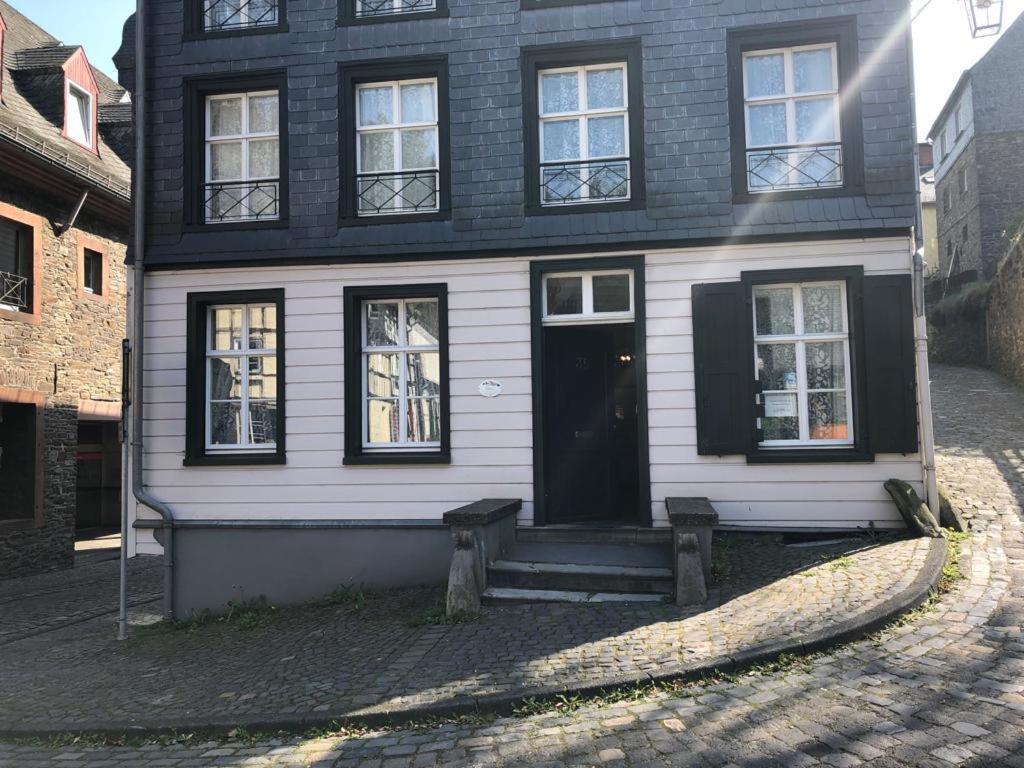 Boutique Fachwerkhaus Thirty Five Apartment Monschau Exterior photo